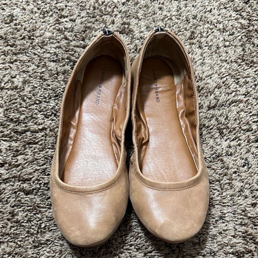 Lucky Brand Eikia Flats in Macaroon